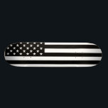 Skate Bandeira americana<br><div class="desc">O design simples da bandeira dos Estados Unidos da América no preto contínuo com as áreas brancas saiu transparente. Imagem disponível em vários presentes e produtos.</div>