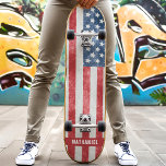 Skate Bandeira Americana Distorcida Patriótica<br><div class="desc">Mostre seu espírito patriótico com nosso Skate Patriótico com a Bandeira Americana Distorcida! Este design impressionante apresenta uma bandeira americana inspirada no vintage com uma textura desgastada, adicionando um toque de charme rústico. Perfeito para skatistas que amam mostrar seu amor pelos EUA, esta prancha combina estilo e orgulho. Feita com...</div>