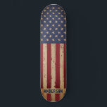 Skate Bandeira Americana Patriótica Personalizada Madeir<br><div class="desc">skate American Flag nos EUA num design de grunge vestido aflita em madeira. Este estado unido da bandeira da américa design de skate com estrelas e listras em branco e azul vermelho é perfeito para presentes militares e de graduação. Personalize este skate de bandeira americana com nome. COPYRIGHT © 2020...</div>