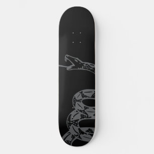 Skate Bandeira Gadsden Não Pise em Mim Cinza