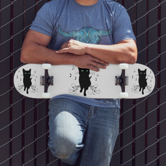 Skate Black Cat Surrounded by Whispering Notes of Music (Ao ar livre 3)