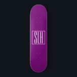 Skate Bold Modern 3 Iniciais Monograma | Branco e Roxo<br><div class="desc">Texto branco e quadro branco em roxo (cor de fundo alterável).</div>