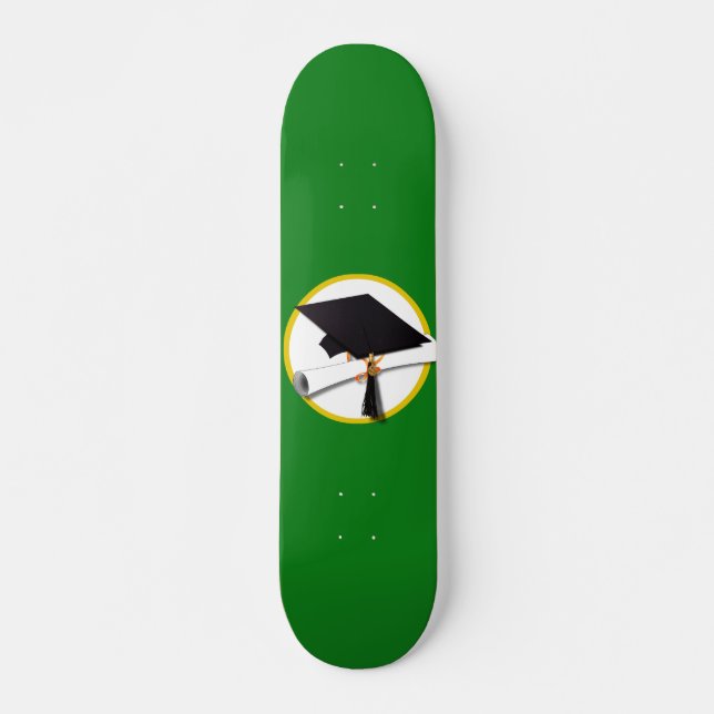 Skate Boné de formatura com Diploma sobre Verde (Frente)