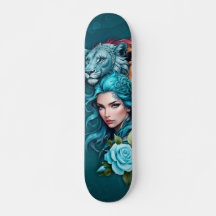 Bonita cabeça de mulher com olhos expressivos