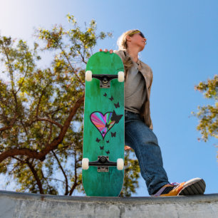 Skate Borboleta Preta no Coração Arco-Íris