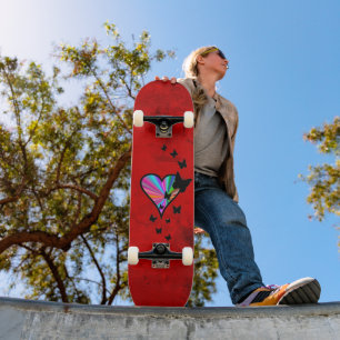 Skate Borboleta Preta no Coração Arco-Íris