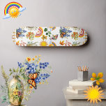 Skate Borboleta primavera Garden Rainbow Sunshine Greene<br><div class="desc">Um lindo skate com muito sol e arco-íris para crianças e adultos. O design apresenta arco-íris,  sol sorridente,  sol-sol,  flores de primavera,  borboleta,  verde e folhagem,  elementos perfeitos para um jardim de primavera para um entusiasta. Ideal como presente para crianças nos aniversários e adultos em aniversários e outras ocasiões.</div>