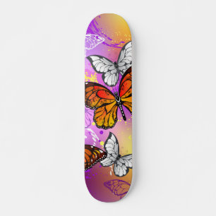 Skate Borboletas Monarcas em Fundo Roxo