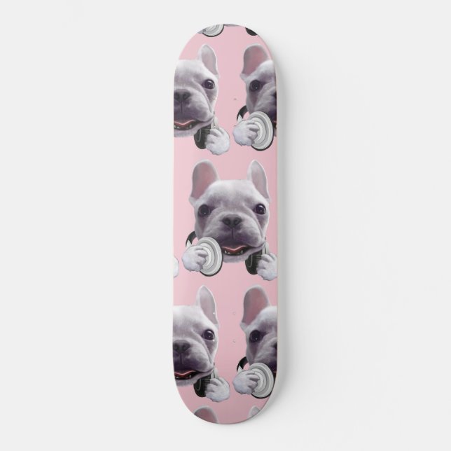 Skate Bulldog francês com fone de ouvido (Frente)