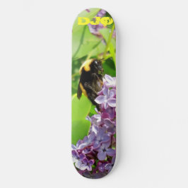 Skate Bumblebee em Lilac Bush com suas iniciais