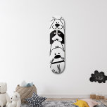 Skate Cachorro Cachorro Mínimo de Pet Design<br><div class="desc">Adicione uma personalidade divertida à sua configuração de skate com este adorável baralho de skate com tema de cão! Apresentando três cachorros empilhados ao estilo cartoon em um design preto-e-branco ousado contra um fundo brilhante, este conselho é perfeito para amantes de cães, marinheiros de estimação e skatistas que apreciam uma...</div>