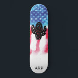 Skate *~* CACTUS Red White Flag Militar<br><div class="desc">*Energeticamente Avançado / imbui a silhueta OCIDENTAL CACTUS na bandeira americana * Bandeira Americana Patriótica com uma silhueta de CACTUS OCIDENTAL. . Este design apresenta a bandeira americana Flag American também conhecida como Velha Glória e Estrelas e Stripes. Esta design de Bandeira Americana de Aquarela inclui as cores Vermelho Azul...</div>