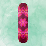 Skate Caleidoscópio Psicodélico Flor Rosa Vermelho e Ver<br><div class="desc">Este design psíquico caleidoscópio apresenta cor-de-rosa,  vermelha e verde. Visuais vibrantes e triviais para o hippie moderno ou qualquer um que ama cores brilhantes e fundas!</div>