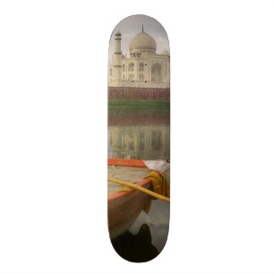 Skate Canoa em água com Taj Mahal, Agra, Índia