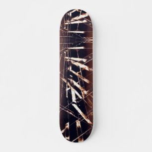 Skate Castanho e Branco Arranhado