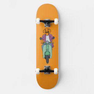 Skate Cavaleiro da Abóbora em Scooter de Menta