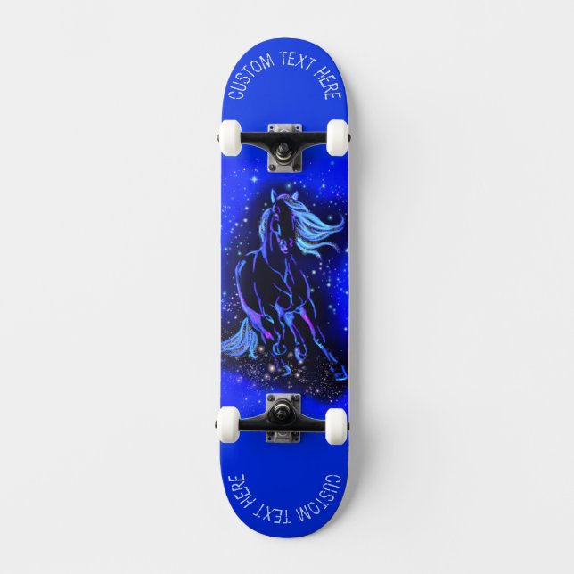 Skate Cavalo Azul Correndo No Quadro De Texto Da Noite E (Frente)