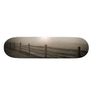 Skate Cerca e Sunburst através da névoa perto de Sharo