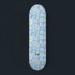 Skate Chamomile Fllower Blue & Name ou Text<br><div class="desc">Saia com este único tabuleiro de impressão azul-camomila. Preencha com seu nome ou texto.</div>