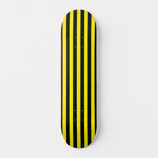 Skate Clássico, preto e amarelo, com risca vertical (Frente)
