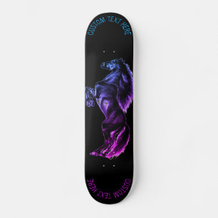 skate com texto personalizado sobre cavalos negros