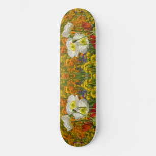 Skate Copiáceos brancos crescendo ao redor das flores c