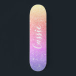 Skate cor-de-rosa azul unicórnio arco-íris glitter ombre<br><div class="desc">tabuleiro mbre mbre,  cor-de-rosa-amarelo unicórnio arco-íris glitter,  adicione o seu nome</div>