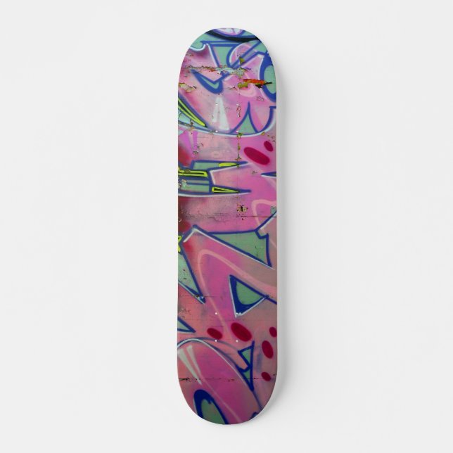 skate cor-de-rosa com grafite. (Frente)