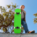 Skate Cor Sólida Neon Verde | Clássico<br><div class="desc">Neon Green - Apresentando a atração do eterno de Cor Sólida: uma mistura cativante de forma clássica e simplicidade elegante. Esta design é uma celebração do poder e beleza encontrados em um solteiro, uma matiz impressionante. Exustante a sofisticação, o design a cores sólidas abraça a essência do minimalismo, fazer-a uma...</div>