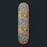 skate de padrão colorido<br><div class="desc">Um retrógrado colorido padrão paisley azul real verde e skate preto. Bonita e caprichosa.</div>