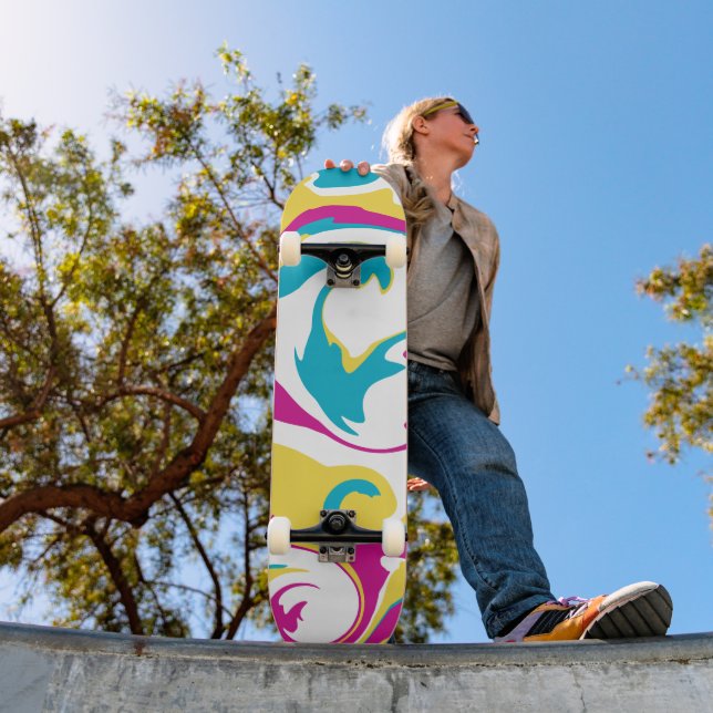 Skate Derramar - Turquesa, Amarelo, Rosa e Branco (Ao ar livre 1)