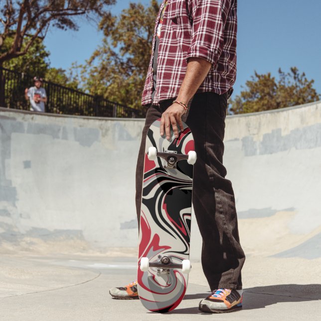 Skate Derramar - Vermelho, Cinza, Preto e Branco Osso (Ao ar livre 2)