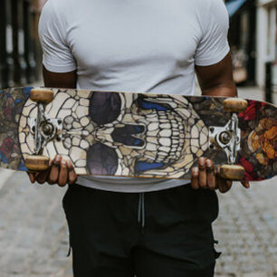 Skate Desenho de Caveira em Vidro Colorido Gótico