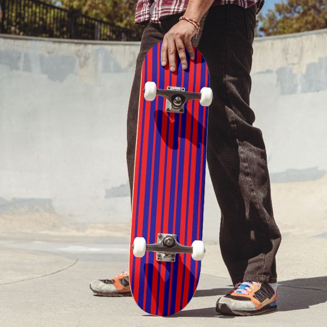 Skate Desenho de Listras Vermelhas e Azuis (Criador carregado)