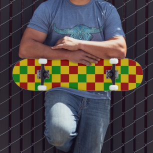 Skate Desenho de padrão xadrez vermelho amarelo verde
