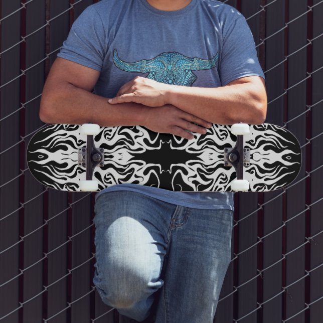 Skate Desenho Tribal Coração Quebrado Abstrato Branco (Ao ar livre 3)