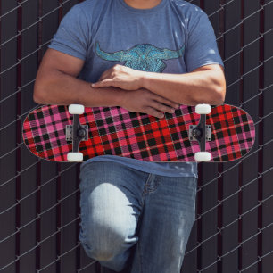 Skate Desenho Xadrez Escocês Preto Vermelho Rosa