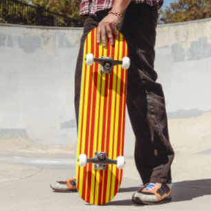 Skate Design de Listras Vermelhas e Amarelas