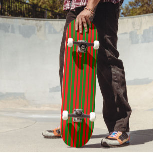 Skate Design de Listras Vermelhas e Verdes