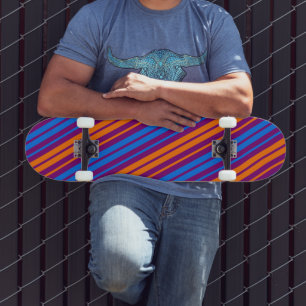 Skate Design de Listras Verticais Laranja Roxo Azul