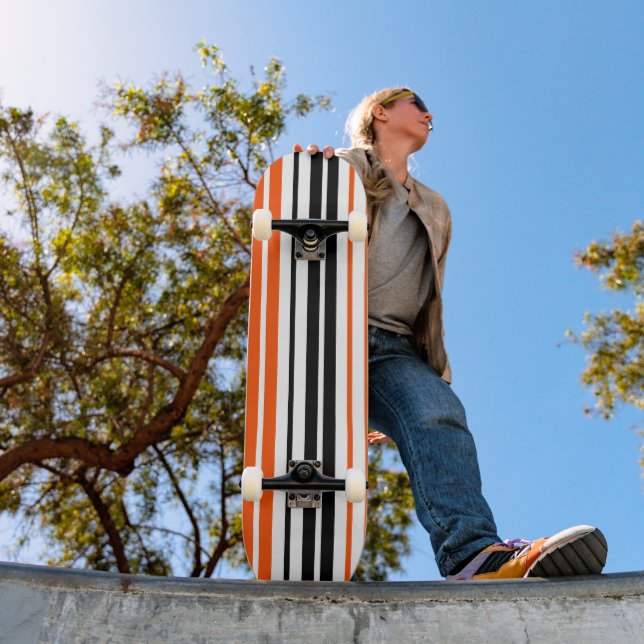 Skate Design de padrão de listras laranjas pretas e bran (Ao ar livre 1)