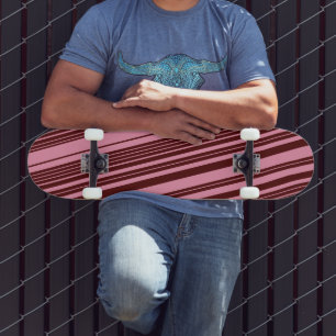 Skate Design de padrão de listras rosa e burgundy