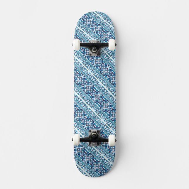 Skate Design de padrões decorativo ucranês, de cor azul (Frente)