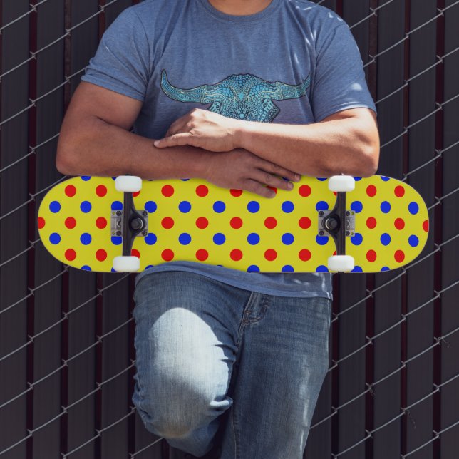Skate Design de Pontos Amarelos Vermelhos e Azuis  (Ao ar livre 3)