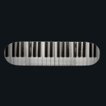 Skate do costume do teclado de piano<br><div class="desc">Se você é um virtuoso ou alguém do piano que possam mal jogar Chopsticks, você é certo amar este skate preto e branco do costume do teclado de piano.</div>