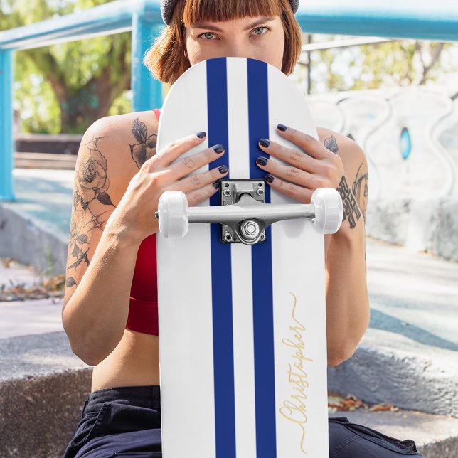 Skate Dourado Monograma, Bandas de Corrida Branca Clássi (Gold Monogram Classic Blue White Racing Stripes Skateboard)
