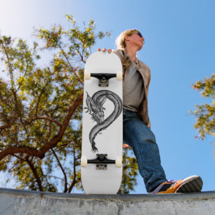 Skate Dragão no estilo de tatuagem