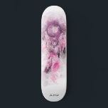 Skate *~* Dream Catcher Boho Sagrado Tribal Shamanic<br><div class="desc">* Western BOHO American Watercolor Abstrato Dream Catcher Journey com adoráveis penas como símbolo Shamanic para um Nativo Americano Healer Espiritual ou design BOHEMIAM. * . *** As cores são o EGGPLANTE LAVANDA de PINK em BRANCO. Este abstrato de caça e penas modernas, criativas de vassoura e enraizadas no espírito,...</div>