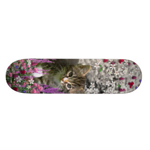 Skate Emma nas flores mim - pouco gato cinzento do