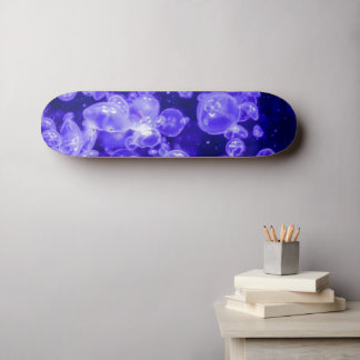 Skate Enxame de águas-vivas náuticas, vibrante e brilhan